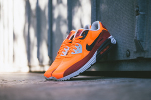 Ilmastiku kindlad Nike Air Max Lunar90