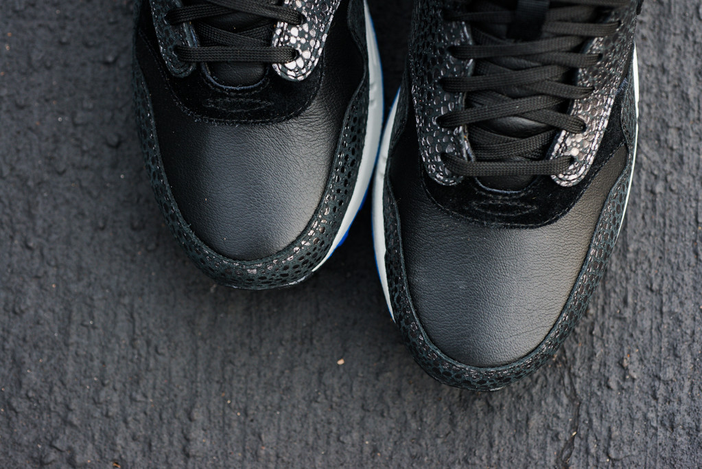 Nike_Air_Max_1_Deluxe_Black_-_Hyper_Cobalt_684708_001_150_Sneaker_Politics_Hypebeast_4_1024x1024