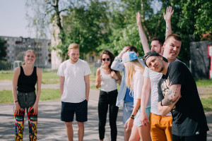 Hooligan Hamlet 1. aasta sünnipäev. Ei saa peatuda. Ei oska peatuda.