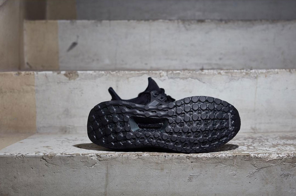 adidas-ultra-boost-triple-black-2