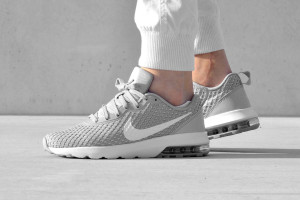 Air Maxi perega liitus täiesti uus Nike Air Max Turbulence LS