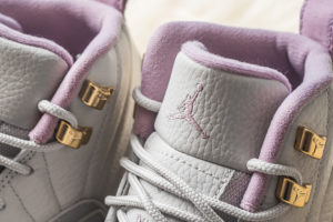 Õrn ja naiselik, aga iseloomuga Air Jordan 12 GG “Plum Fog”