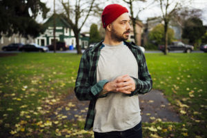 Aesop Rock uues muusikavideos "Shrunk", mis on vägagi mänguline