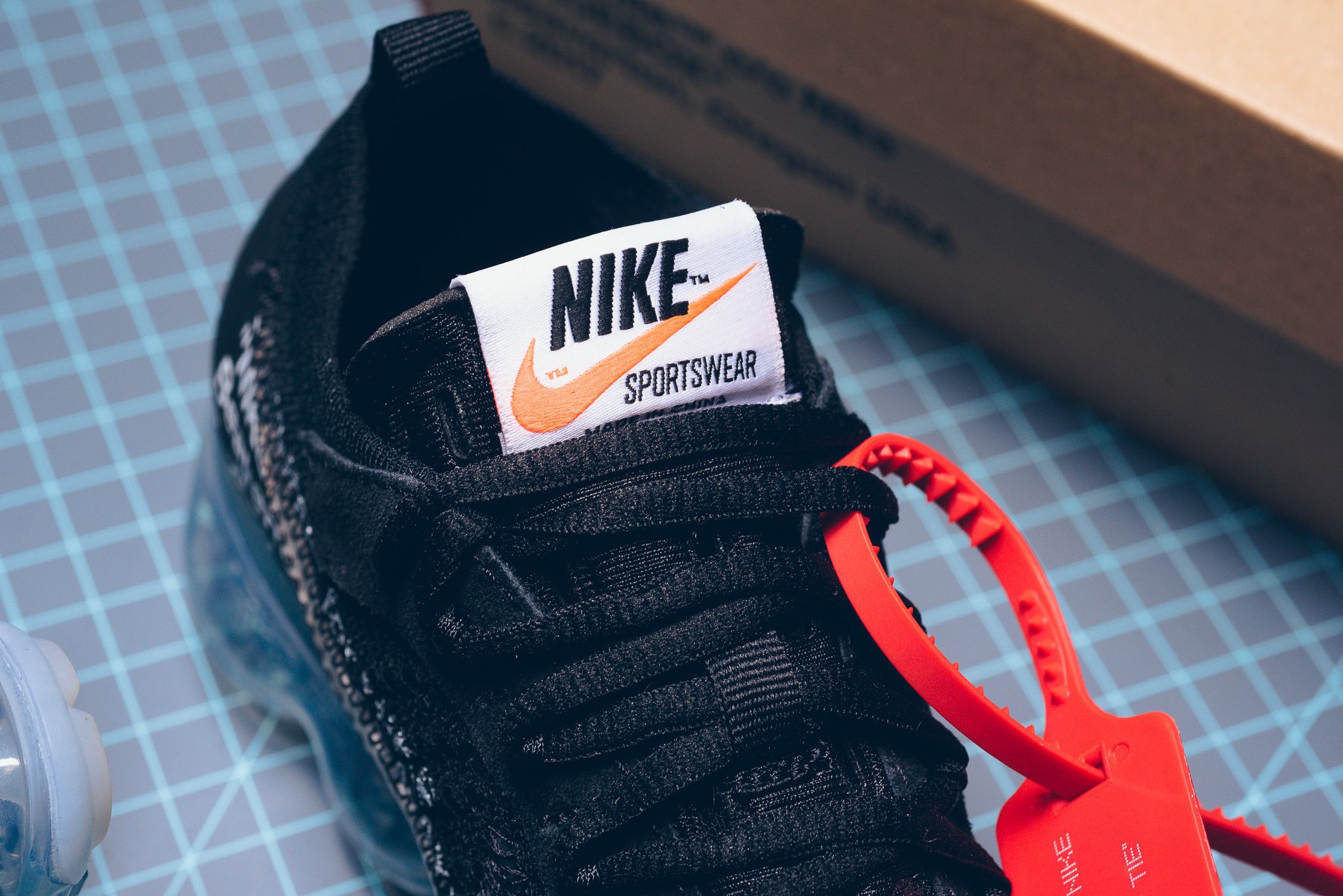 Uus OFF WHITE + Nike Air Vapormax